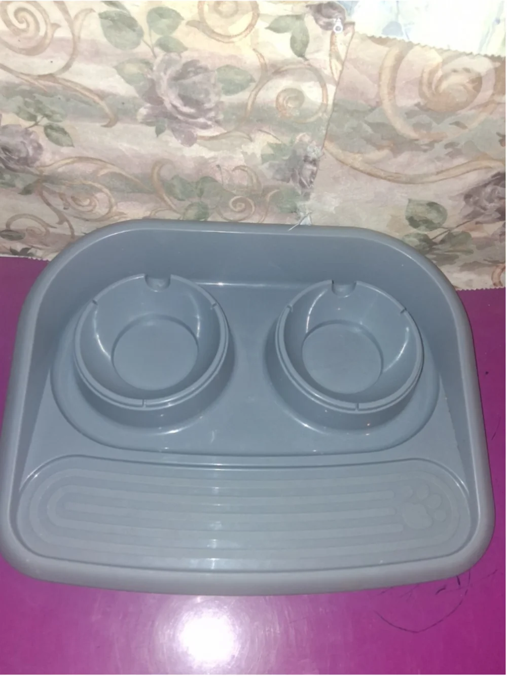 (No Bow)l Included Gray Plastic Double Non-Spill Pet Feeder Tray for Dog and Cat